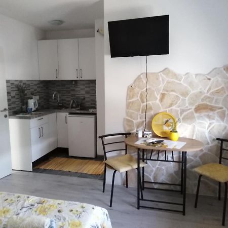 3D Studio Apartment Kastela Luaran gambar