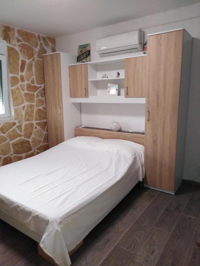 3D Studio Apartment Kastela Luaran gambar