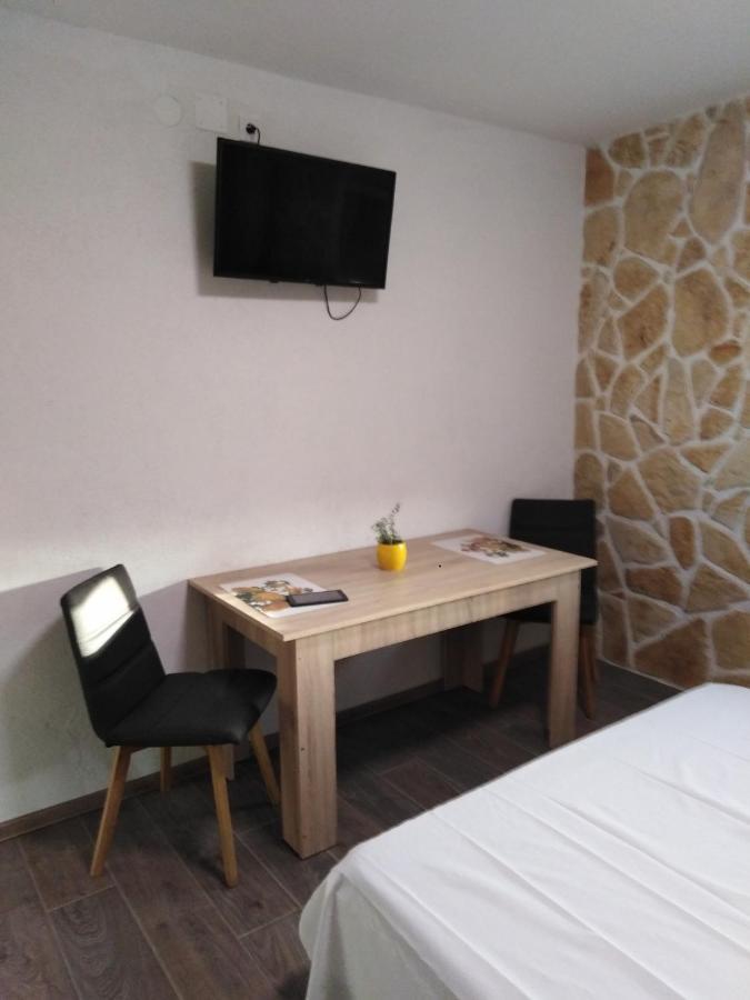 3D Studio Apartment Kastela Luaran gambar