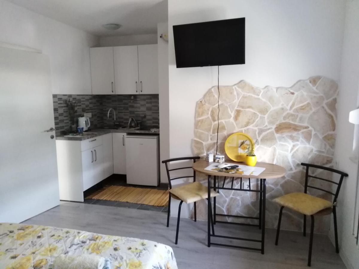 3D Studio Apartment Kastela Luaran gambar